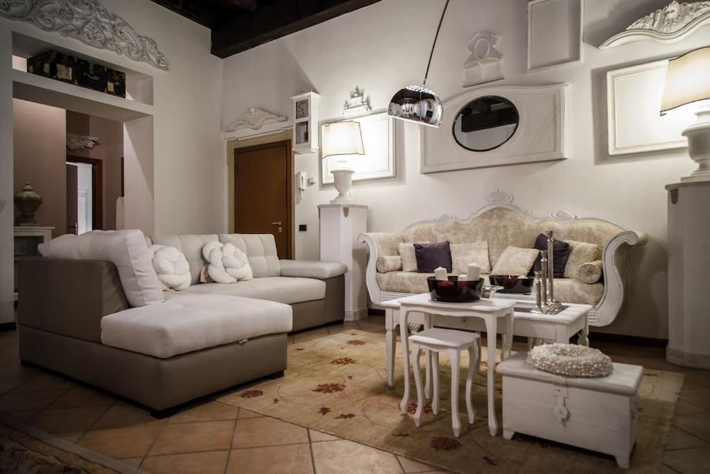 Piazza Erbe Luxury Apartment