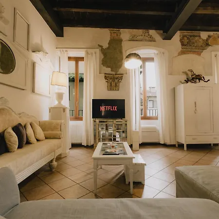 Piazza Erbe Luxury Apartment Verona Exterior photo